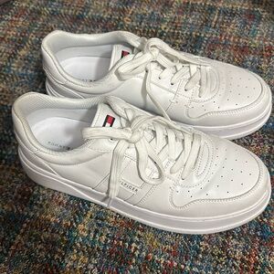 White Tommy hilfiger shoes. Size 10